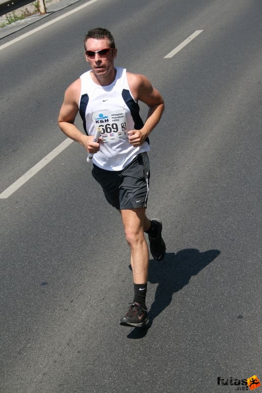 K&H Maraton és félmaraton váltó maraton_1355.jpg maraton_1355.jpg K&H Olimpiai Maraton és félmaraton váltó futás Budapest képek 3. fotók maraton_1355.jpg maraton_1355.jpg