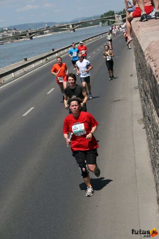 K&H Maraton és félmaraton váltó maraton_1356.jpg maraton_1356.jpg K&H Olimpiai Maraton és félmaraton váltó futás Budapest képek 3. fotók maraton_1356.jpg maraton_1356.jpg