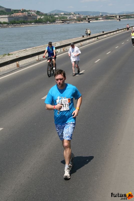 K&H Maraton és félmaraton váltó maraton_1358.jpg maraton_1358.jpg K&H Olimpiai Maraton és félmaraton váltó futás Budapest képek 3. fotók maraton_1358.jpg maraton_1358.jpg