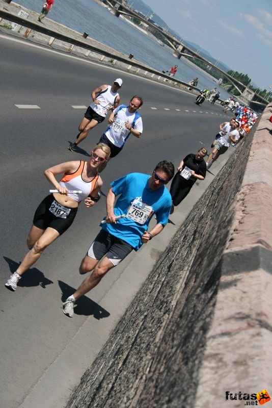 K&H Maraton és félmaraton váltó maraton_1365.jpg maraton_1365.jpg K&H Olimpiai Maraton és félmaraton váltó futás Budapest képek 3. fotók maraton_1365.jpg maraton_1365.jpg