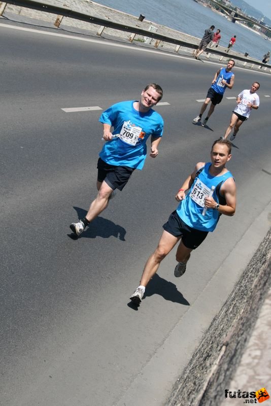 K&H Maraton és félmaraton váltó maraton_1368.jpg maraton_1368.jpg K&H Olimpiai Maraton és félmaraton váltó futás Budapest képek 3. fotók maraton_1368.jpg maraton_1368.jpg