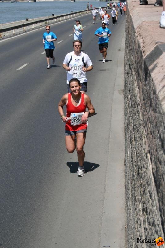 K&H Olimpiai Maraton és félmaraton váltó futás Budapest képek 3. fotók maraton_1376.jpg Zita