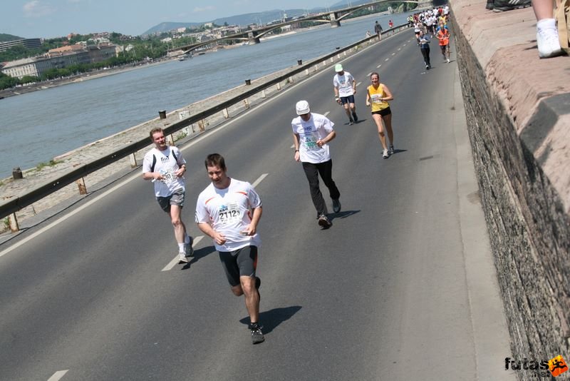 K&H Maraton és félmaraton váltó maraton_1378.jpg maraton_1378.jpg K&H Olimpiai Maraton és félmaraton váltó futás Budapest képek 3. fotók maraton_1378.jpg maraton_1378.jpg