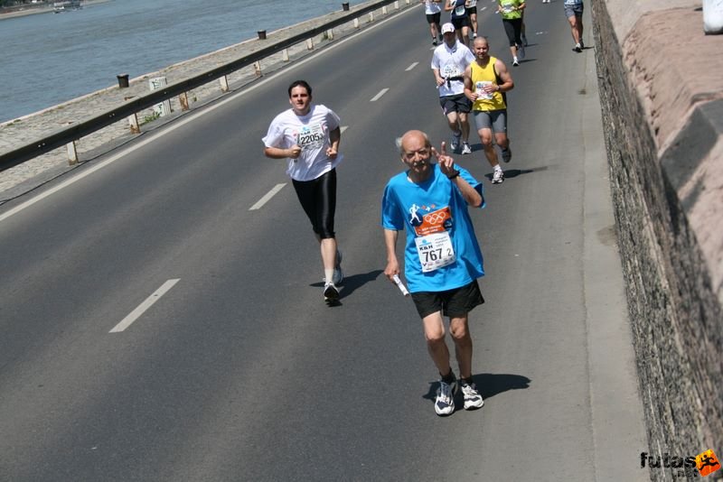 K&H Olimpiai Maraton és félmaraton váltó futás Budapest képek 3. fotók maraton_1381.jpg Fut a Szeged félmaraton váltó