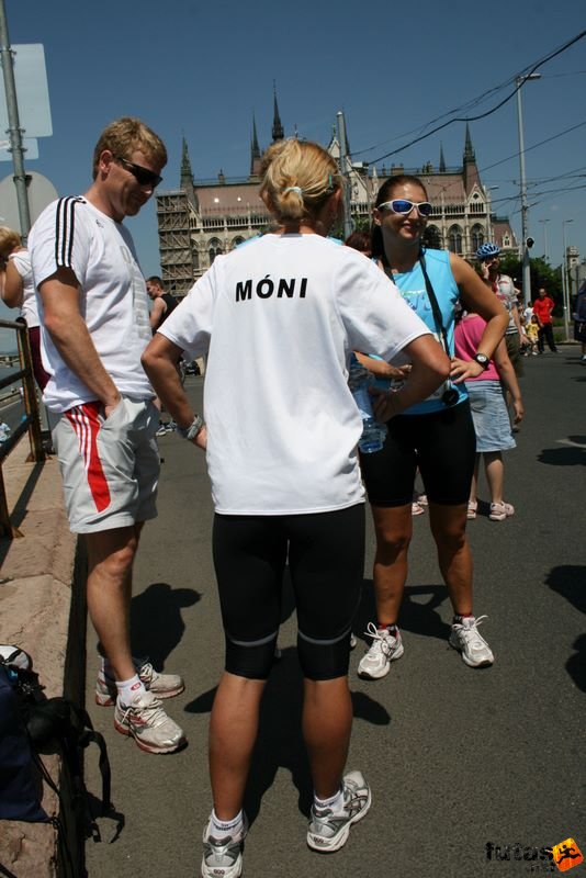 K&H Maraton és félmaraton váltó maraton_1385.jpg maraton_1385.jpg K&H Olimpiai Maraton és félmaraton váltó futás Budapest képek 3. fotók maraton_1385.jpg maraton_1385.jpg