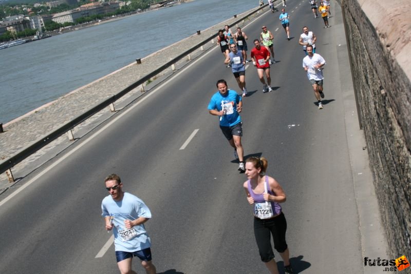 K&H Maraton és félmaraton váltó maraton_1386.jpg maraton_1386.jpg K&H Olimpiai Maraton és félmaraton váltó futás Budapest képek 3. fotók maraton_1386.jpg maraton_1386.jpg