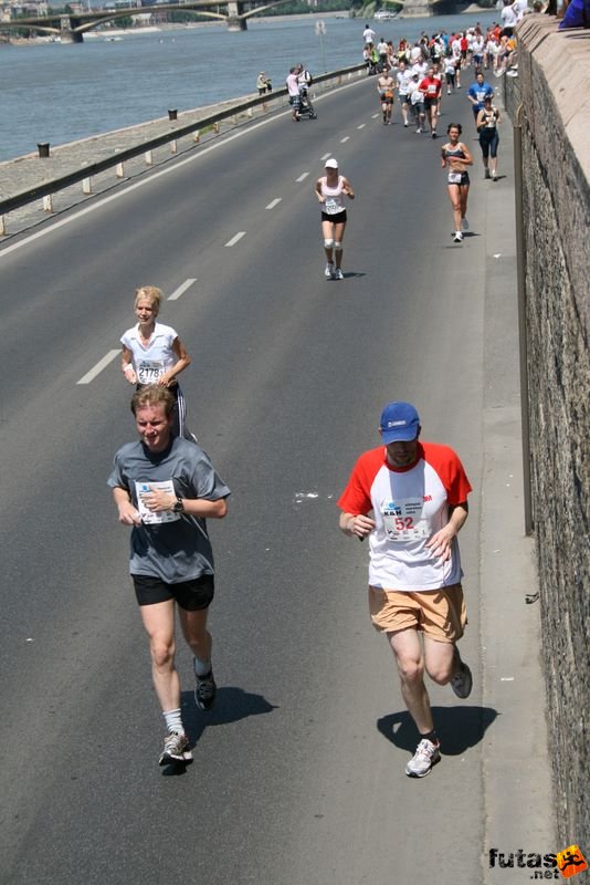 K&H Maraton és félmaraton váltó maraton_1388.jpg maraton_1388.jpg K&H Olimpiai Maraton és félmaraton váltó futás Budapest képek 3. fotók maraton_1388.jpg maraton_1388.jpg