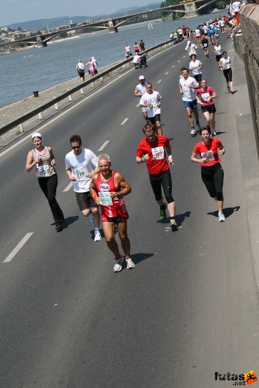 K&H Maraton és félmaraton váltó maraton_1393.jpg maraton_1393.jpg K&H Olimpiai Maraton és félmaraton váltó futás Budapest képek 3. fotók maraton_1393.jpg maraton_1393.jpg
