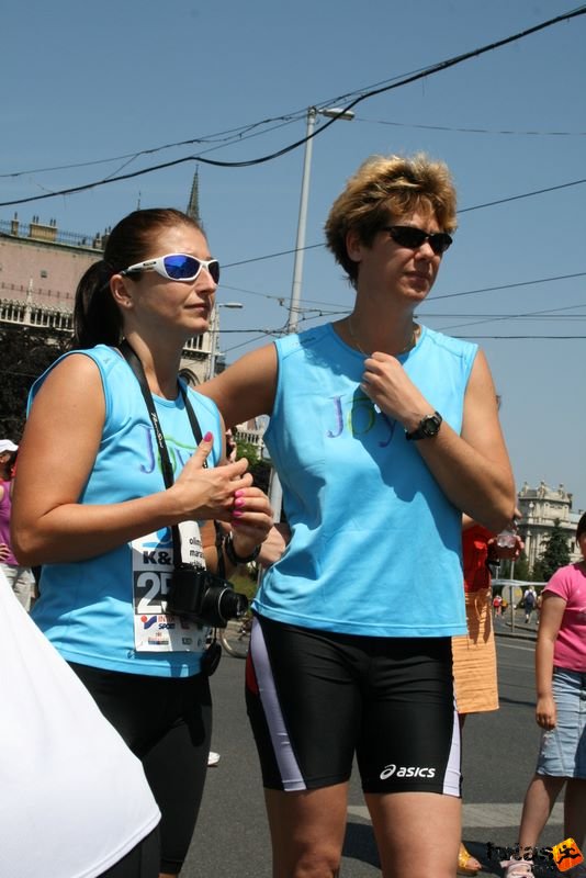 K&H Maraton és félmaraton váltó maraton_1397.jpg maraton_1397.jpg K&H Olimpiai Maraton és félmaraton váltó futás Budapest képek 3. fotók maraton_1397.jpg maraton_1397.jpg