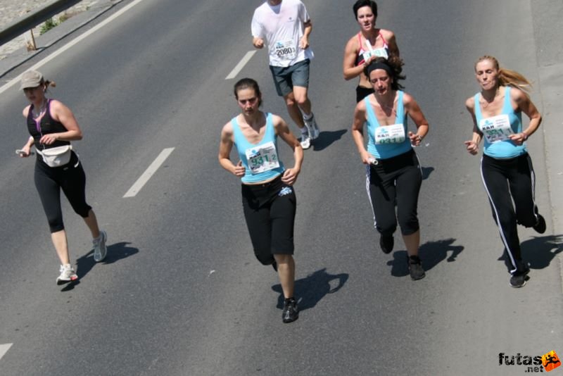 K&H Maraton és félmaraton váltó maraton_1399.jpg maraton_1399.jpg K&H Olimpiai Maraton és félmaraton váltó futás Budapest képek 3. fotók maraton_1399.jpg maraton_1399.jpg