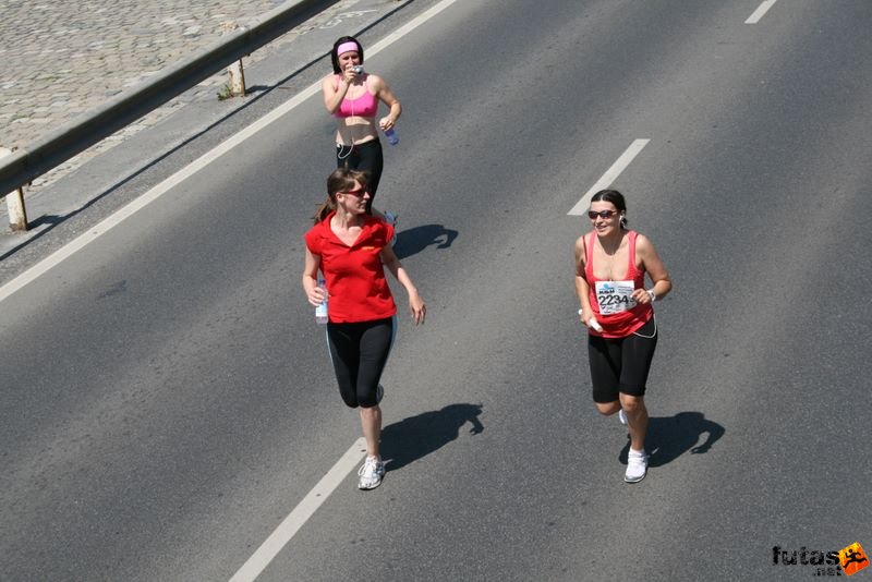 K&H Maraton és félmaraton váltó maraton_1404.jpg maraton_1404.jpg K&H Olimpiai Maraton és félmaraton váltó futás Budapest képek 3. fotók maraton_1404.jpg maraton_1404.jpg