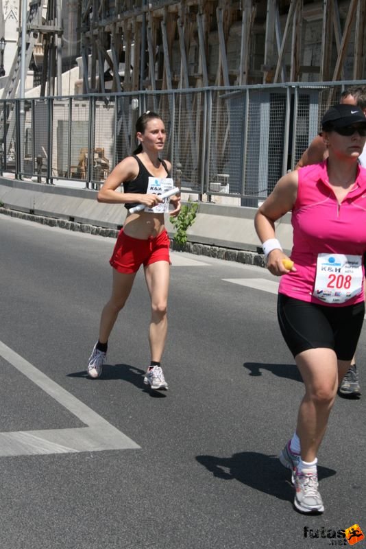 K&H Maraton és félmaraton váltó maraton_1411.jpg maraton_1411.jpg K&H Olimpiai Maraton és félmaraton váltó futás Budapest képek 3. fotók maraton_1411.jpg maraton_1411.jpg
