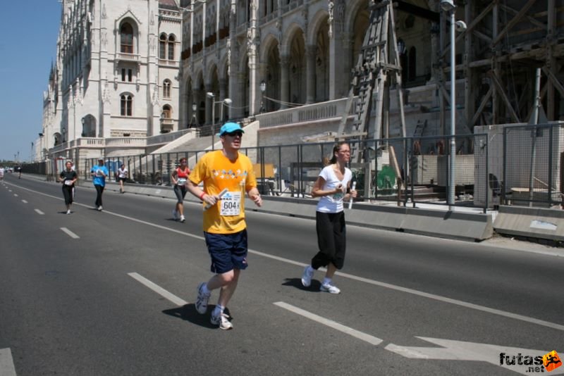 K&H Maraton és félmaraton váltó maraton_1413.jpg maraton_1413.jpg K&H Olimpiai Maraton és félmaraton váltó futás Budapest képek 3. fotók maraton_1413.jpg maraton_1413.jpg