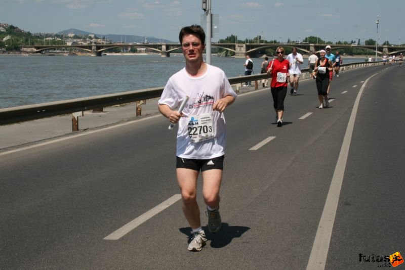 K&H Maraton és félmaraton váltó maraton_1414.jpg maraton_1414.jpg K&H Olimpiai Maraton és félmaraton váltó futás Budapest képek 3. fotók maraton_1414.jpg maraton_1414.jpg
