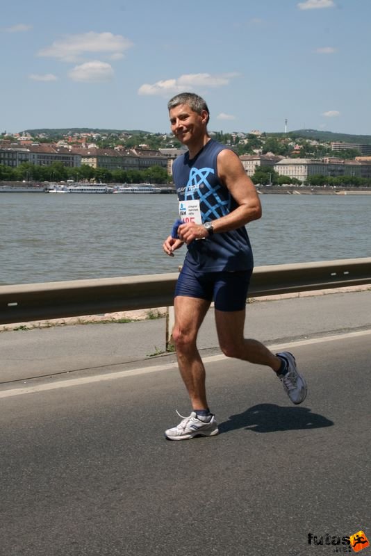 K&H Maraton és félmaraton váltó maraton_1416.jpg maraton_1416.jpg K&H Olimpiai Maraton és félmaraton váltó futás Budapest képek 3. fotók maraton_1416.jpg maraton_1416.jpg