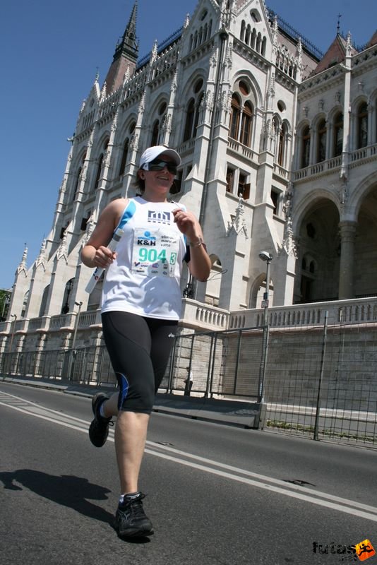 K&H Maraton és félmaraton váltó maraton_1427.jpg maraton_1427.jpg K&H Olimpiai Maraton és félmaraton váltó futás Budapest képek 3. fotók maraton_1427.jpg maraton_1427.jpg