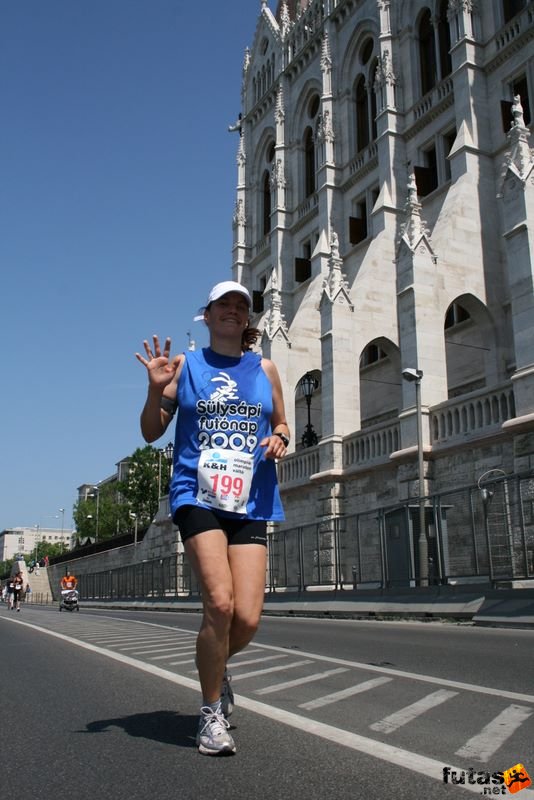 K&H Maraton és félmaraton váltó maraton_1429.jpg maraton_1429.jpg K&H Olimpiai Maraton és félmaraton váltó futás Budapest képek 3. fotók maraton_1429.jpg maraton_1429.jpg