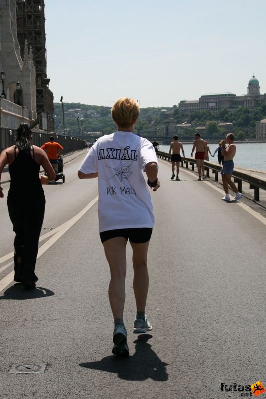 K&H Maraton és félmaraton váltó maraton_1434.jpg Pók Margó fut K&H Olimpiai Maraton és félmaraton váltó futás Budapest képek 3. fotók maraton_1434.jpg Pók Margó fut