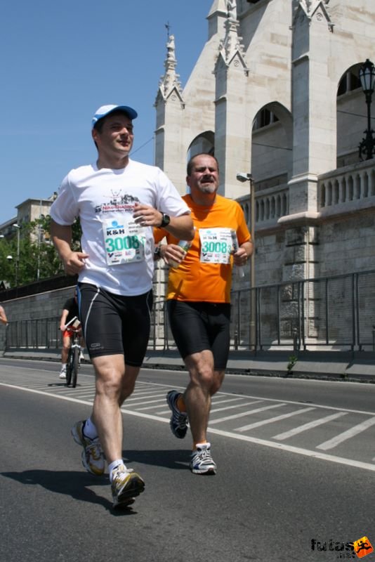 K&H Maraton és félmaraton váltó maraton_1435.jpg maraton_1435.jpg K&H Olimpiai Maraton és félmaraton váltó futás Budapest képek 3. fotók maraton_1435.jpg maraton_1435.jpg