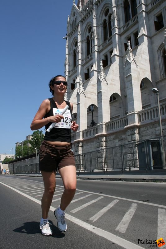 K&H Maraton és félmaraton váltó maraton_1438.jpg maraton_1438.jpg K&H Olimpiai Maraton és félmaraton váltó futás Budapest képek 3. fotók maraton_1438.jpg maraton_1438.jpg