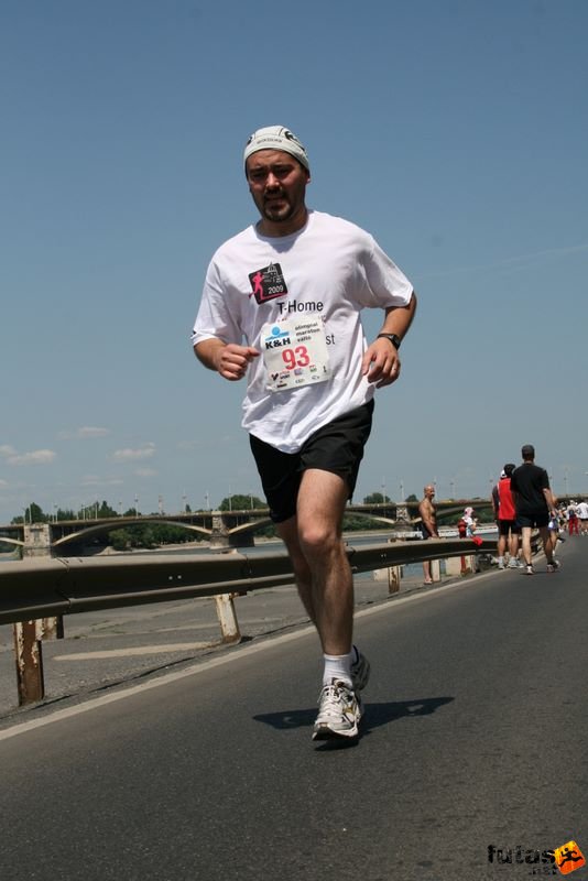K&H Maraton és félmaraton váltó maraton_1442.jpg maraton_1442.jpg K&H Olimpiai Maraton és félmaraton váltó futás Budapest képek 3. fotók maraton_1442.jpg maraton_1442.jpg