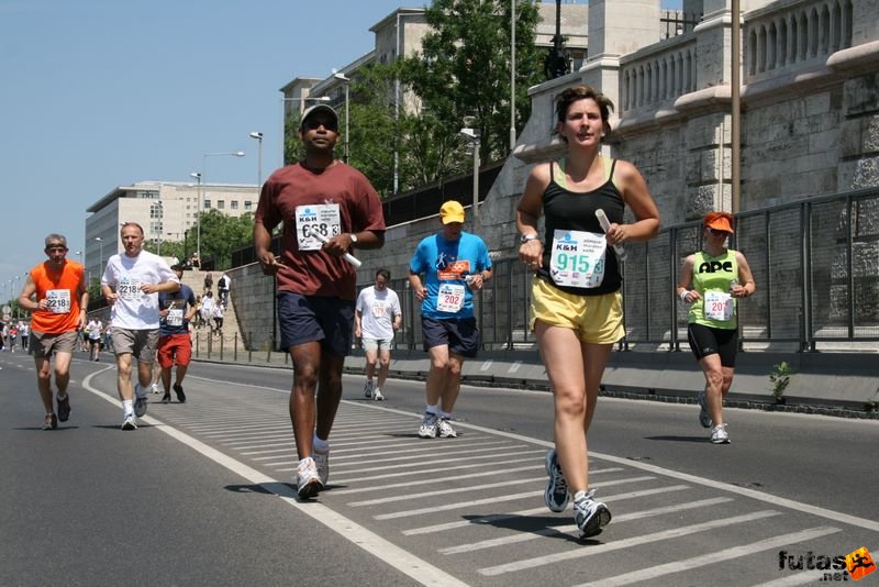 K&H Maraton és félmaraton váltó maraton_1447.jpg maraton_1447.jpg K&H Olimpiai Maraton és félmaraton váltó futás Budapest képek 3. fotók maraton_1447.jpg maraton_1447.jpg