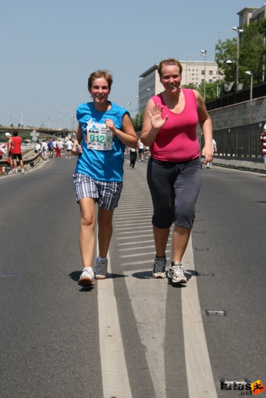 K&H Maraton és félmaraton váltó maraton_1453.jpg maraton_1453.jpg K&H Olimpiai Maraton és félmaraton váltó futás Budapest képek 3. fotók maraton_1453.jpg maraton_1453.jpg