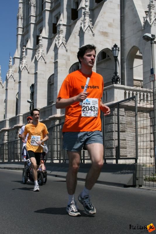 K&H Maraton és félmaraton váltó maraton_1460.jpg Borsörs futócsapat K&H Olimpiai Maraton és félmaraton váltó futás Budapest képek 3. fotók maraton_1460.jpg Borsörs futócsapat