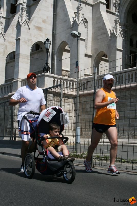 K&H Olimpiai Maraton és félmaraton váltó futás Budapest képek 3. fotók maraton_1461.jpg babakocsi futás - félmaraton futás