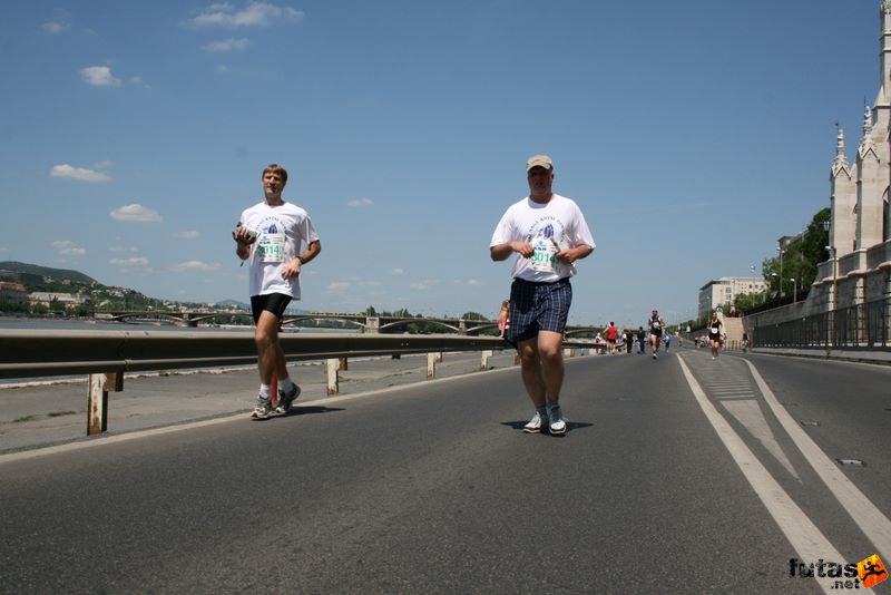 K&H Maraton és félmaraton váltó maraton_1464.jpg maraton_1464.jpg K&H Olimpiai Maraton és félmaraton váltó futás Budapest képek 3. fotók maraton_1464.jpg maraton_1464.jpg