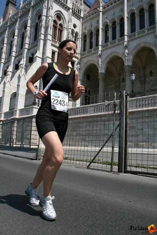 K&H Maraton és félmaraton váltó maraton_1466.jpg Sífutók futócsapat K&H Olimpiai Maraton és félmaraton váltó futás Budapest képek 3. fotók maraton_1466.jpg Sífutók futócsapat