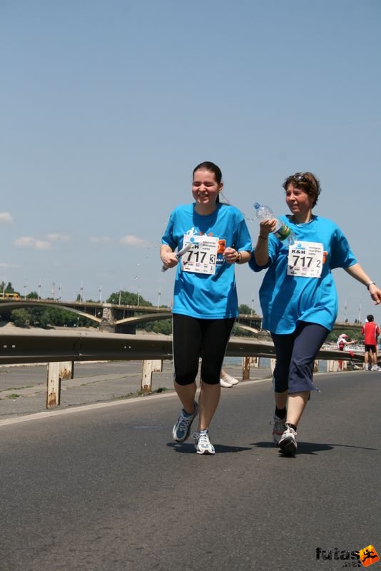 K&H Olimpiai Maraton és félmaraton váltó futás Budapest képek 3. fotók maraton_1467.jpg Ólomcipők futócsapat frissítés