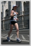 K&H Olimpiai Maraton és félmaraton váltó futás Budapest képek 3. fotók futás az Országház körül