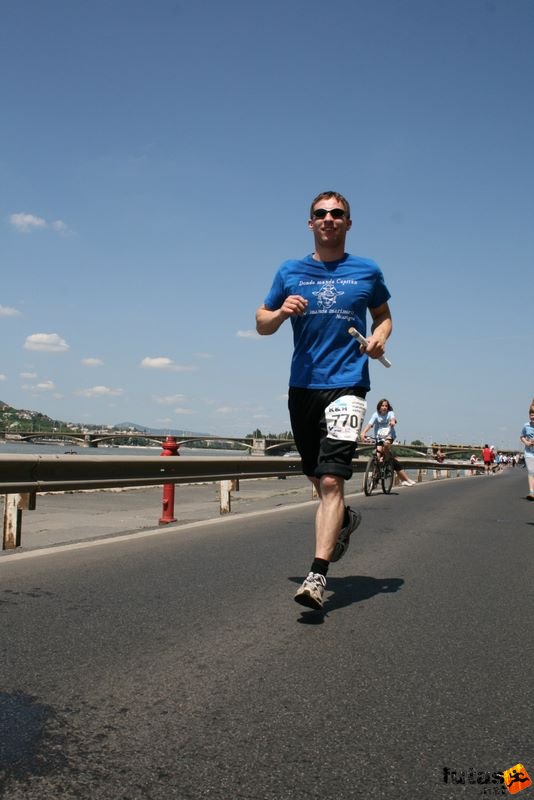 16. K&H Maraton és félmaraton váltó maraton_1472.jpg maraton_1472.jpg K&H Olimpiai Maraton és félmaraton váltó futás Budapest képek 4. fotók 2009 maraton_1472.jpg maraton_1472.jpg