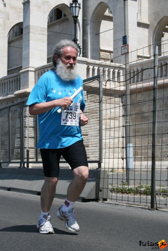 16. K&H Maraton és félmaraton váltó maraton_1476.jpg Tapolcsányi futóklub 1. K&H Olimpiai Maraton és félmaraton váltó futás Budapest képek 4. fotók 2009 maraton_1476.jpg Tapolcsányi futóklub 1.