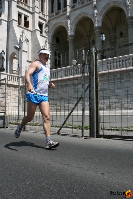 16. K&H Maraton és félmaraton váltó maraton_1480.jpg maraton_1480.jpg K&H Olimpiai Maraton és félmaraton váltó futás Budapest képek 4. fotók 2009 maraton_1480.jpg maraton_1480.jpg