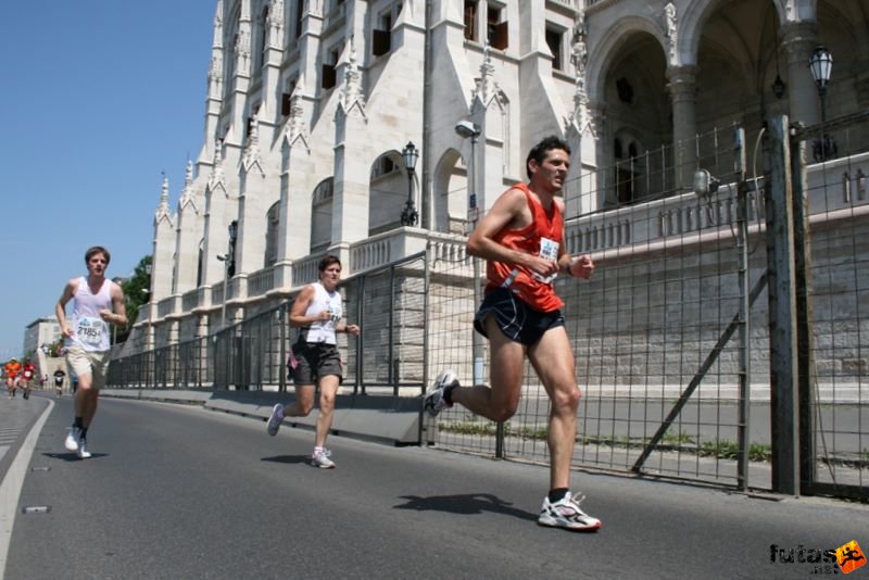 16. K&H Maraton és félmaraton váltó maraton_1495.jpg maraton_1495.jpg K&H Olimpiai Maraton és félmaraton váltó futás Budapest képek 4. fotók 2009 maraton_1495.jpg maraton_1495.jpg