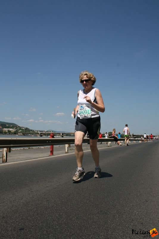 16. K&H Maraton és félmaraton váltó maraton_1496.jpg maraton_1496.jpg K&H Olimpiai Maraton és félmaraton váltó futás Budapest képek 4. fotók 2009 maraton_1496.jpg maraton_1496.jpg