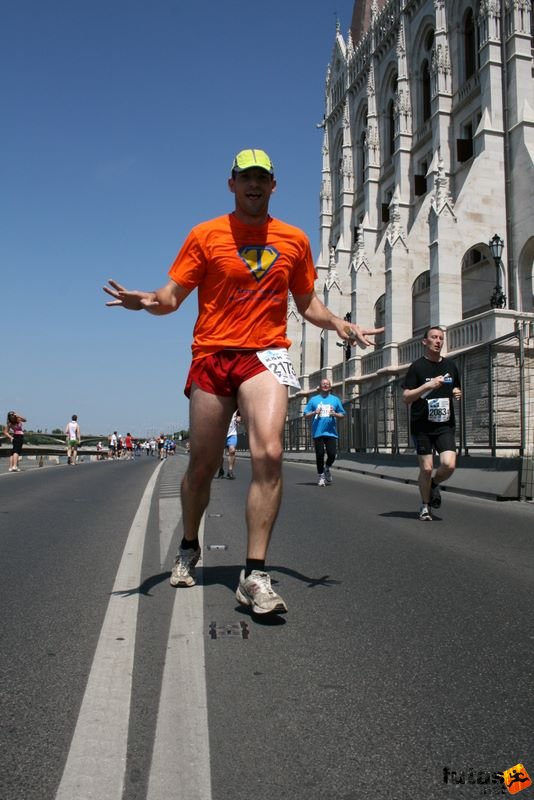 16. K&H Maraton és félmaraton váltó maraton_1500.jpg Balázs K&H Olimpiai Maraton és félmaraton váltó futás Budapest képek 4. fotók 2009 maraton_1500.jpg Balázs