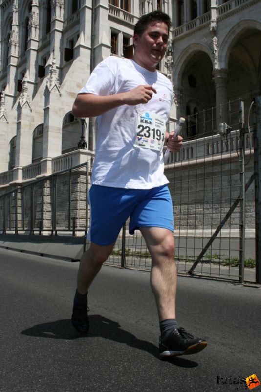 16. K&H Maraton és félmaraton váltó maraton_1501.jpg maraton_1501.jpg K&H Olimpiai Maraton és félmaraton váltó futás Budapest képek 4. fotók 2009 maraton_1501.jpg maraton_1501.jpg