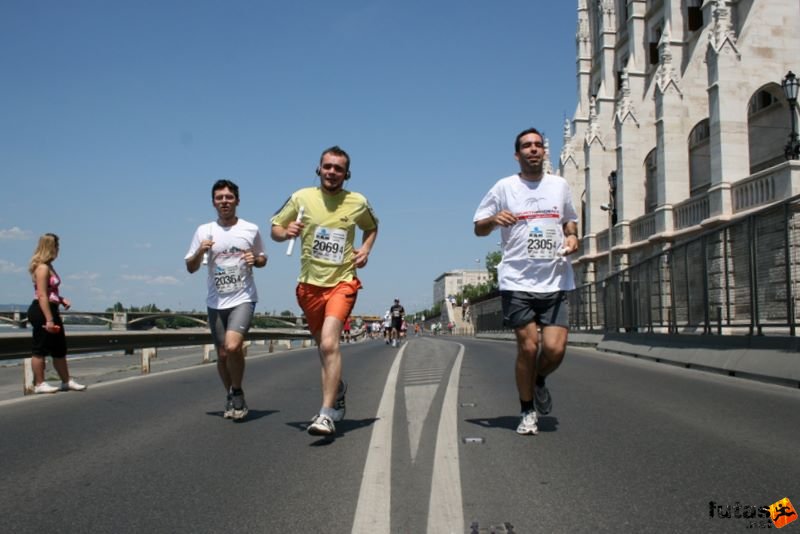16. K&H Maraton és félmaraton váltó maraton_1507.jpg maraton_1507.jpg K&H Olimpiai Maraton és félmaraton váltó futás Budapest képek 4. fotók 2009 maraton_1507.jpg maraton_1507.jpg
