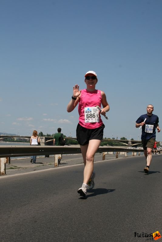 16. K&H Maraton és félmaraton váltó maraton_1510.jpg Juli , Iam Venemus, futócsapat, Steve családi futás K&H Olimpiai Maraton és félmaraton váltó futás Budapest képek 4. fotók 2009 maraton_1510.jpg Juli , Iam Venemus, futócsapat, Steve családi futás