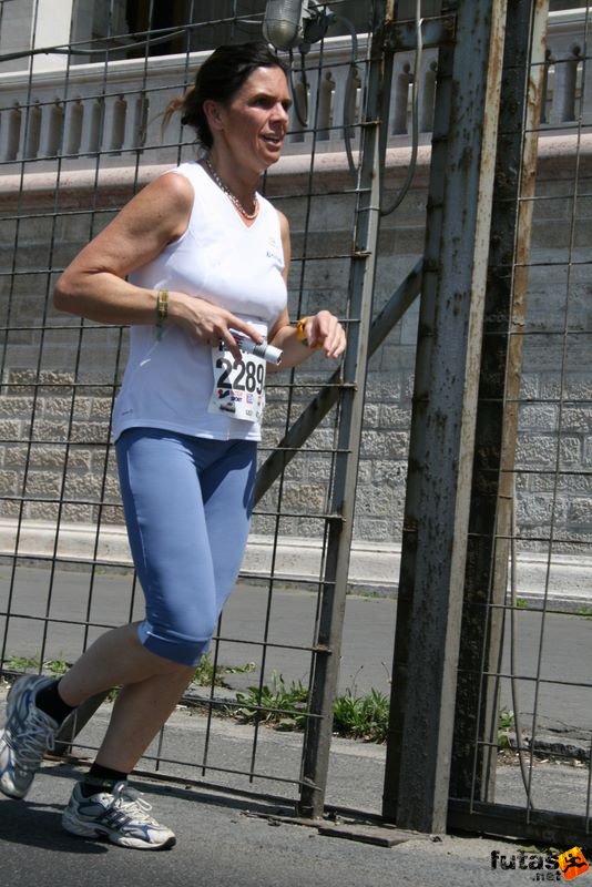 16. K&H Maraton és félmaraton váltó maraton_1515.jpg maraton_1515.jpg K&H Olimpiai Maraton és félmaraton váltó futás Budapest képek 4. fotók 2009 maraton_1515.jpg maraton_1515.jpg