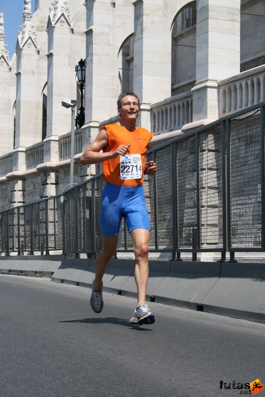 16. K&H Maraton és félmaraton váltó maraton_1518.jpg Baloo,Team Kivi futócsapat K&H Olimpiai Maraton és félmaraton váltó futás Budapest képek 4. fotók 2009 maraton_1518.jpg Baloo,Team Kivi futócsapat