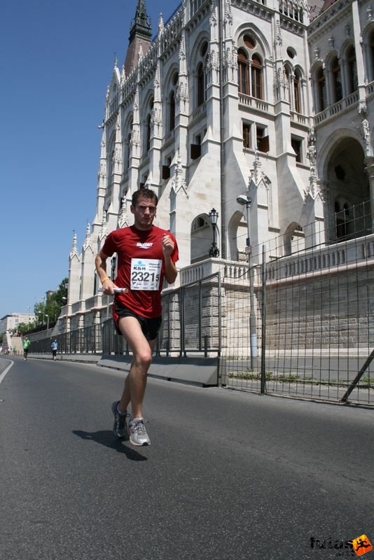 16. K&H Maraton és félmaraton váltó maraton_1524.jpg maraton_1524.jpg K&H Olimpiai Maraton és félmaraton váltó futás Budapest képek 4. fotók 2009 maraton_1524.jpg maraton_1524.jpg