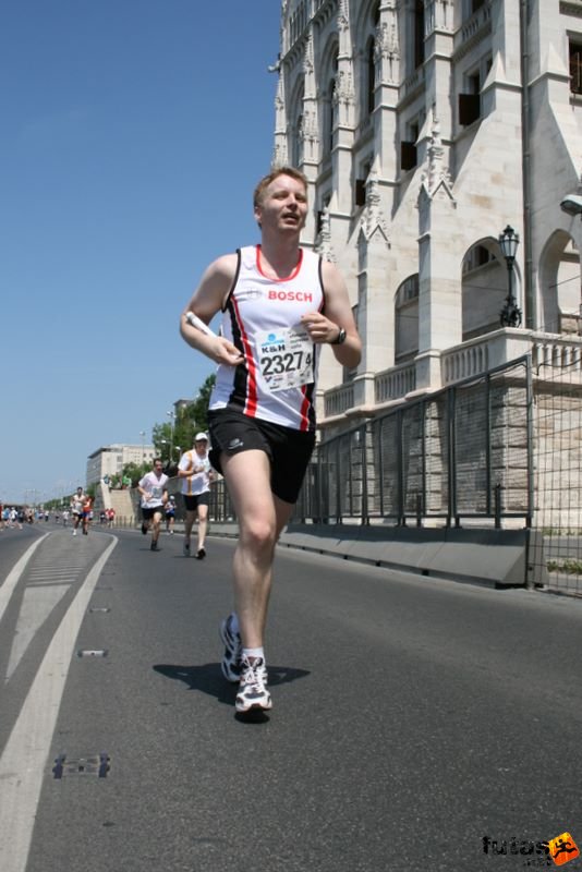 16. K&H Maraton és félmaraton váltó maraton_1526.jpg maraton_1526.jpg K&H Olimpiai Maraton és félmaraton váltó futás Budapest képek 4. fotók 2009 maraton_1526.jpg maraton_1526.jpg