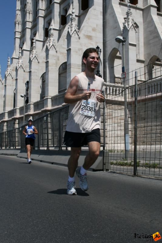 16. K&H Maraton és félmaraton váltó maraton_1527.jpg maraton_1527.jpg K&H Olimpiai Maraton és félmaraton váltó futás Budapest képek 4. fotók 2009 maraton_1527.jpg maraton_1527.jpg