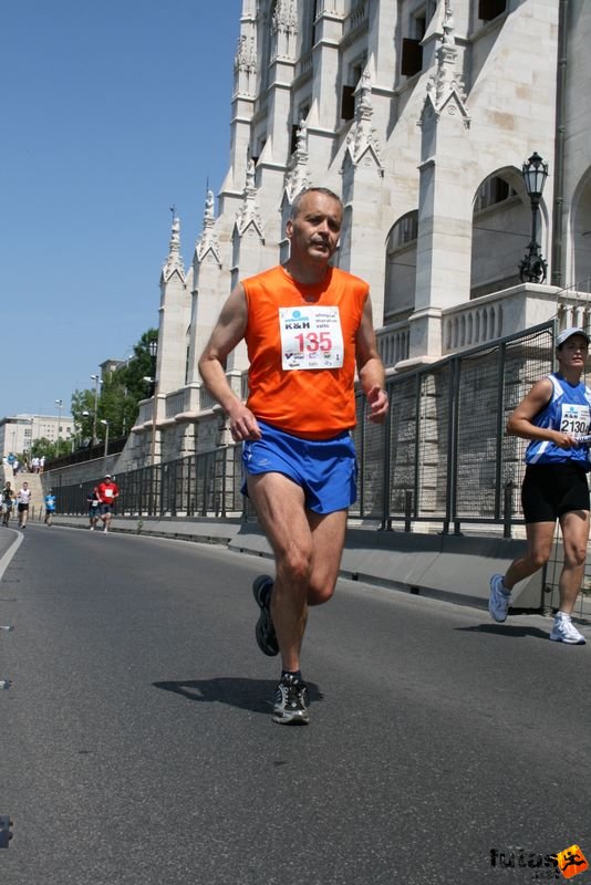 16. K&H Maraton és félmaraton váltó maraton_1528.jpg maraton_1528.jpg K&H Olimpiai Maraton és félmaraton váltó futás Budapest képek 4. fotók 2009 maraton_1528.jpg maraton_1528.jpg