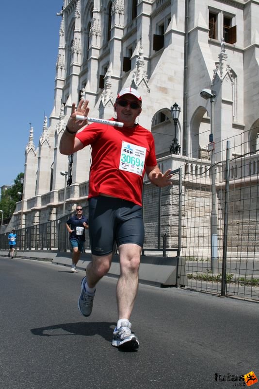 16. K&H Maraton és félmaraton váltó maraton_1530.jpg Szondis Csigák futók K&H Olimpiai Maraton és félmaraton váltó futás Budapest képek 4. fotók 2009 maraton_1530.jpg Szondis Csigák futók
