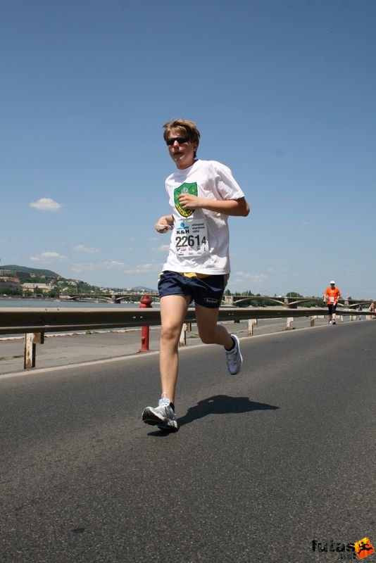 16. K&H Maraton és félmaraton váltó maraton_1544.jpg Szondi-MH 93 VVZ futók K&H Olimpiai Maraton és félmaraton váltó futás Budapest képek 4. fotók 2009 maraton_1544.jpg Szondi-MH 93 VVZ futók